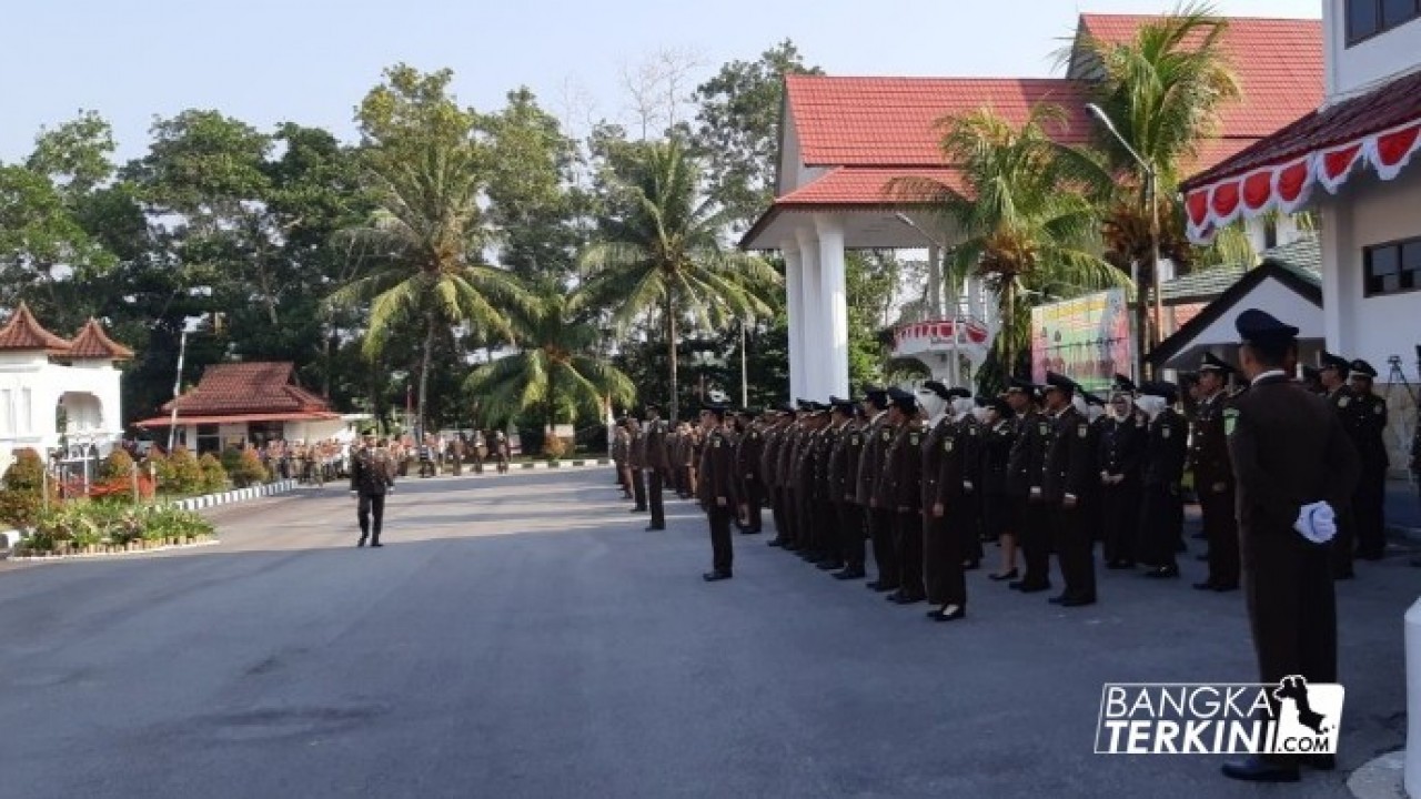 Upacara Hari Bhakti Adhyaksa ke 58, di Halaman Kantor Kejati Babel.