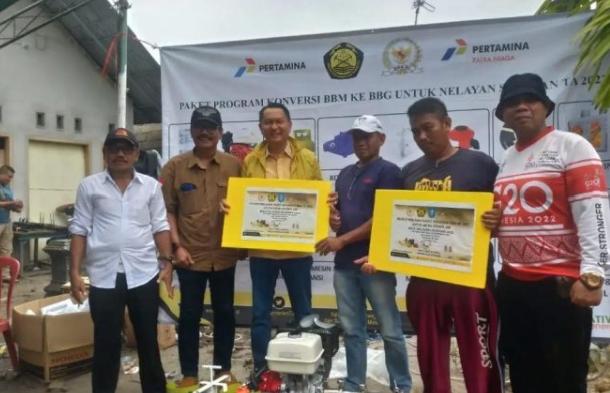 Bambang Patijaya Serahkan 683 Unit Paket Mesin Konversi BBM ke BBG Untuk Masyarakat Petani dan Nelayan di Kabupaten Bangka