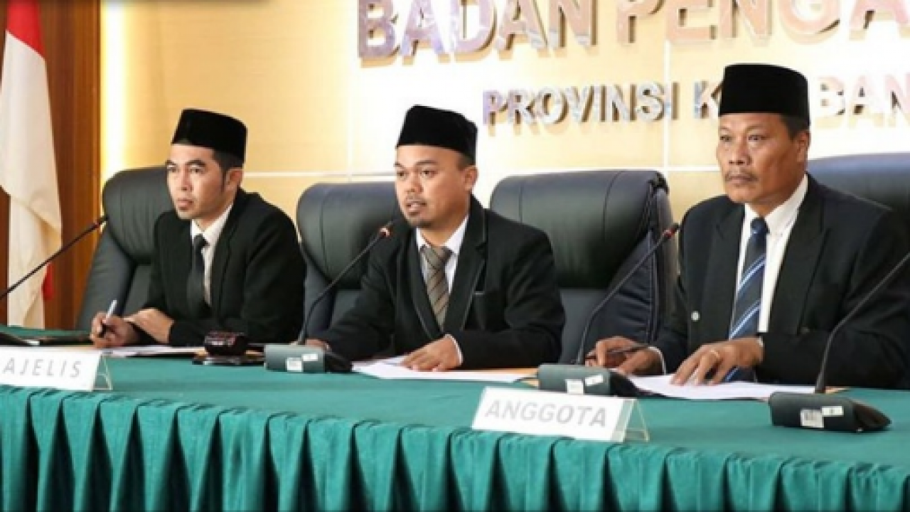 Pembacaan Putusan Pendahuluan terhadap laporan dugaan kampanye yang dilakukan oleh calon anggota Dewan Perwakilan Daerah (DPD) bersama dengan calon anggota DPR RI dapil Bangka Belitung di Bawaslu Babel, Jum'at (08/03/2019).