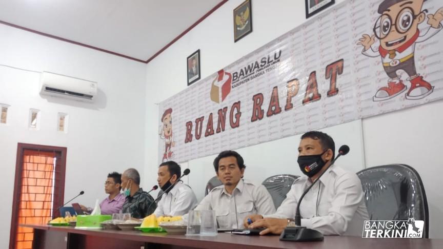 Badan Pengawas Pemilu (Bawaslu) Kabupaten Bangka Tengah, menggelar kegiatan sosialisasi iklan kampanye pasangan calon dan keterbukaan informasi pada pilkada serentak tahun 2020, Rabu (12/08/2020).