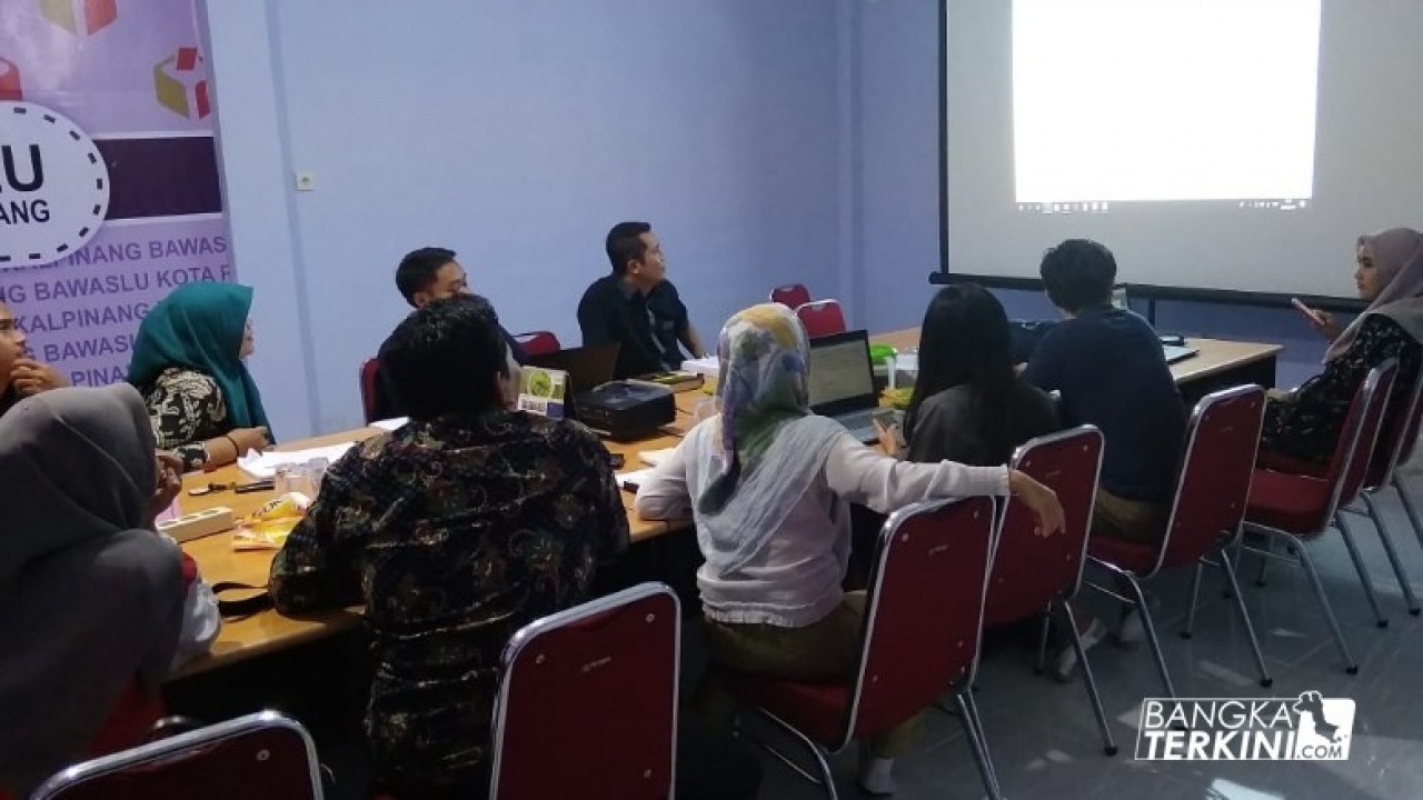 Bawaslu Pangkalpinang, Rakor bersama komisioner panwascam divisi hpp se kota Pangkalpinang, Selasa (26/02/2019).