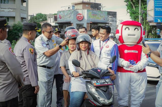 Bersama Satlantas Polres Belitung, Honda Babel Bagikan Helm Gratis Saat Operasi Keselamatan Menumbing 2025