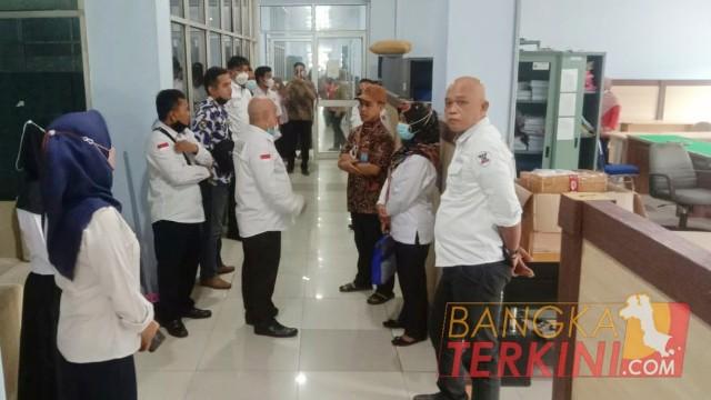 Berseragam Lengkap, BNN Datangi Kantor Bakeuda Pangkalpinang. (Dion/Bangka Terkini)