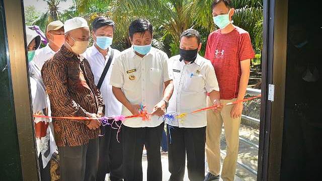 Bupati Bangka Tengah, Ibnu Saleh resmikan Rumah Potong Hewan Ruminansia (RPH-R) di Jalan Tanjung Langka, Kelurahan Padang Mulia, Kecamatan Koba, Kabupaten Bangka Tengah, Rabu (26/08/2020).