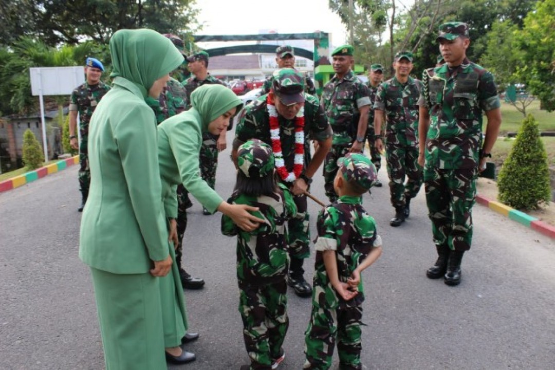 Panglima Kodam (Pangdam) II/Swj  Mayjen TNI Irwan, S.I.P., M.Hum. melakukan kunjungan kerja ke Kompi Senapan B Yonif 141/AYJP, Sungailiat Kabupaten Bangka, Kamis (27/09/2018).