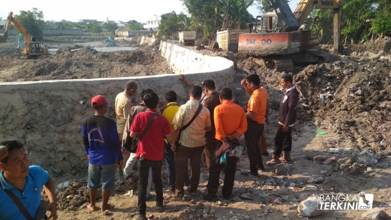 Tim Pengawal dan Pengaman Pemerintah dan Pembangunan Daerah (TP4D) Kota Pangkalpinang melakukan peninjauan pengerjaan proyek pembangunan rehabilitasi dan rekontruksi pasca bencana Kolong Jelana/Bilun, kota Pangkalpinang.