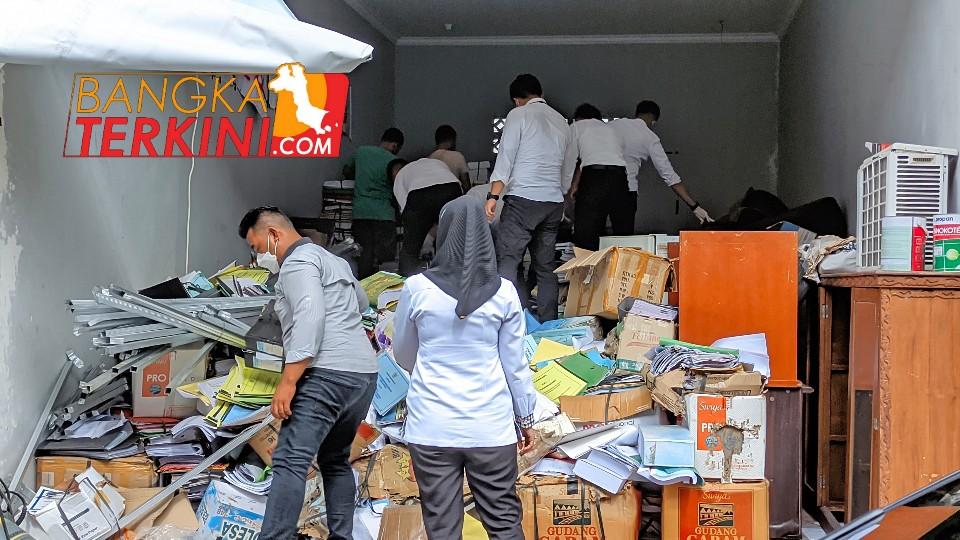 Ditreskrimsus Polda Bangka Belitung Geledah Kantor Arsip DPRD Terkait Pengadaan Alkes 2011