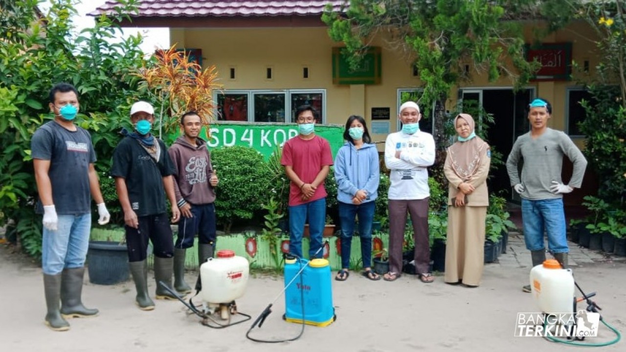 DPC PPP Bangka Tengah Bersama Aliansi Cegah Corona Babel, Semprotkan Cairan Desinfektan Seputaran Koba, Senin (23/03/2020).