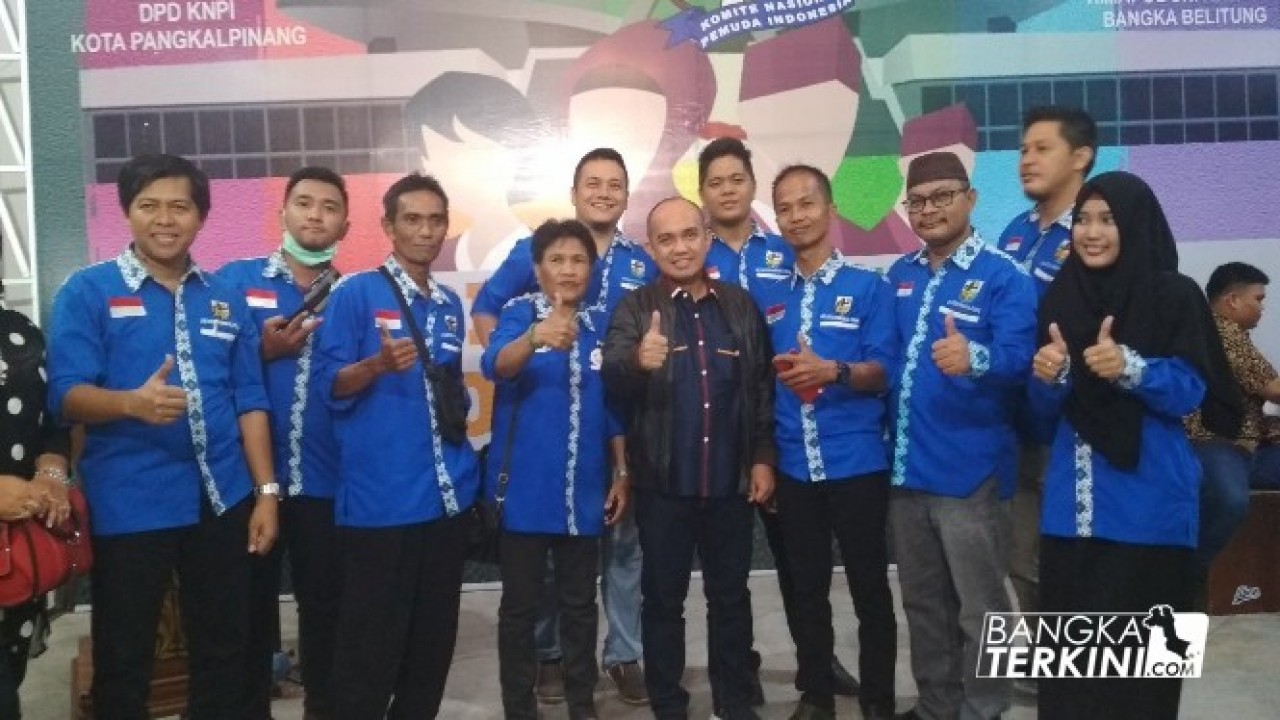 DPD KNPI Kota Pangkalpinang foto bersama Maulan Aklil (Walikota Pangkalpinang terpilih) usai Kegiatan Bekisah Kek Calon Legislator dalam rangka HUT KNPI ke 45