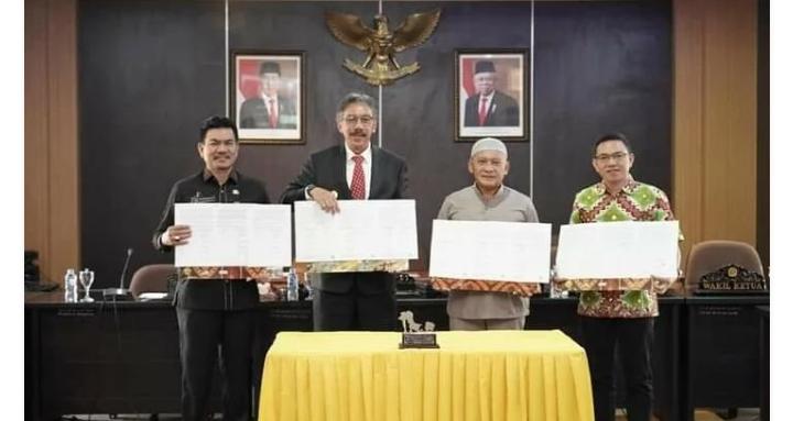 DPRD Bersama Pemerintah Provinsi Kep. Babel Teken Nota Kesepakatan KUA-PPAS 2022