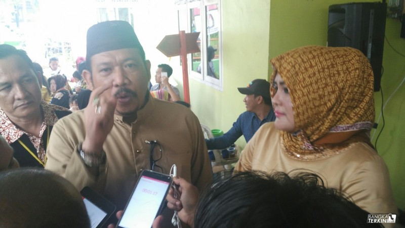 Pasangan Eksis Endang-Ismiryadi Saat Mendaftarkan diri ke KPU Pangkalpinang