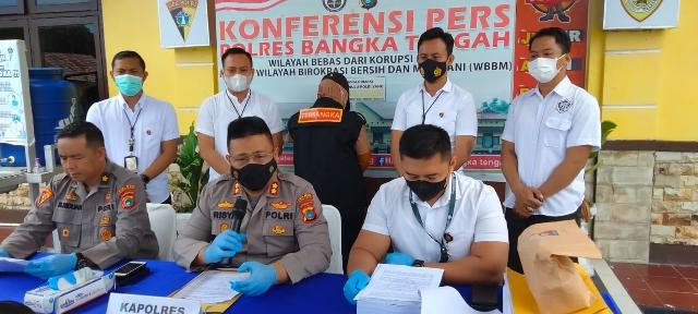 Gelapkan Uang Setoran Air PDAM 'WT' di tahan Polres Bangka Tengah