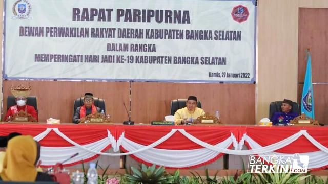 rapat Paripurna Memperingati Hari Jadi Ke-19 Kabupaten Bangka Selatan, di Ruang Rapat Paripurna Junjung Besaoh, Kamis ( 27/01/2022).