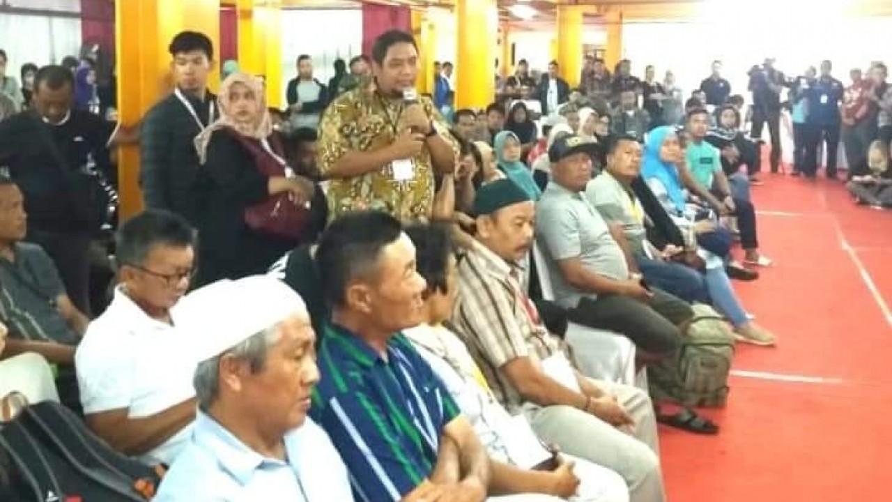 Anggota DPRD Kota Pangkalpinang, Rio Setiady saat acara konfrensi pers, yang dihadiri oleh perwakilan dari Polri, maskapai Lion Air, BPJS Ketenaga kerjaan dan rohaniawan, di Posko RS Polri, Jum'at (02/11/2018).