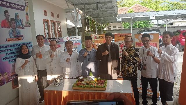 Bertepatan Hari Lahir ke 15 Bawaslu, Bawaslu Babel Gelar Tasyakuran dan Konferensi Pers Terkait Alat Peraga Sosialisasi Parpol