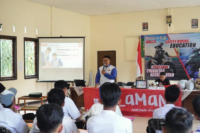 Honda Babel Gencarkan Edukasi Safety Riding di SMAN 1 Sijuk