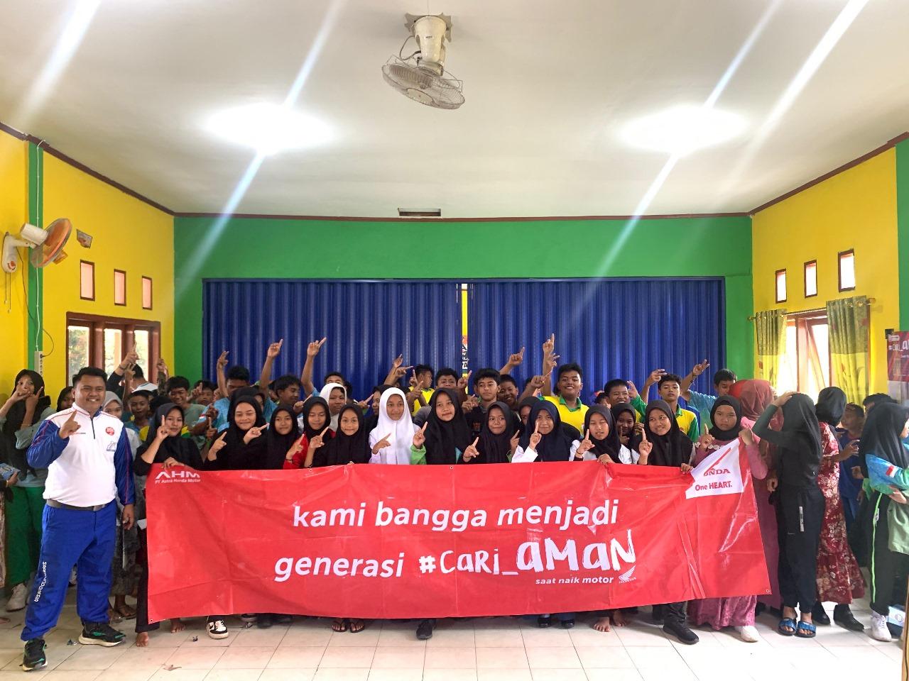 Honda Babel Intensifkan Edukasi Keselamatan Berkendara di SMPN 3 Kelapa Kampit