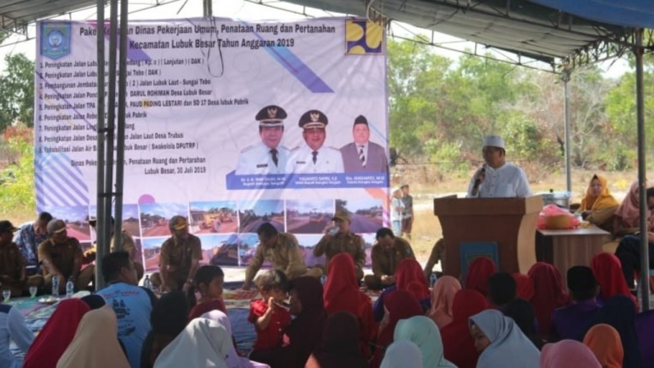 Tasyakuran masyarakat Lubuk Besar bertempat di PAUD Pading Lestari Dusun Lubuk Laut Kecamatan Lubuk Besar, Selasa (30/07/2019).