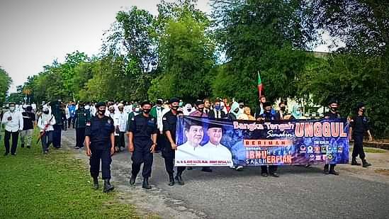 Pasangan calon (Paslon) Bupati dan Wakil Bupati Bangka Tengah Ibnu Saleh - Herry Erfian secara resmi mendaftarkan diri ke KPU Bangka Tengah, Jum'at (04/09/2020).