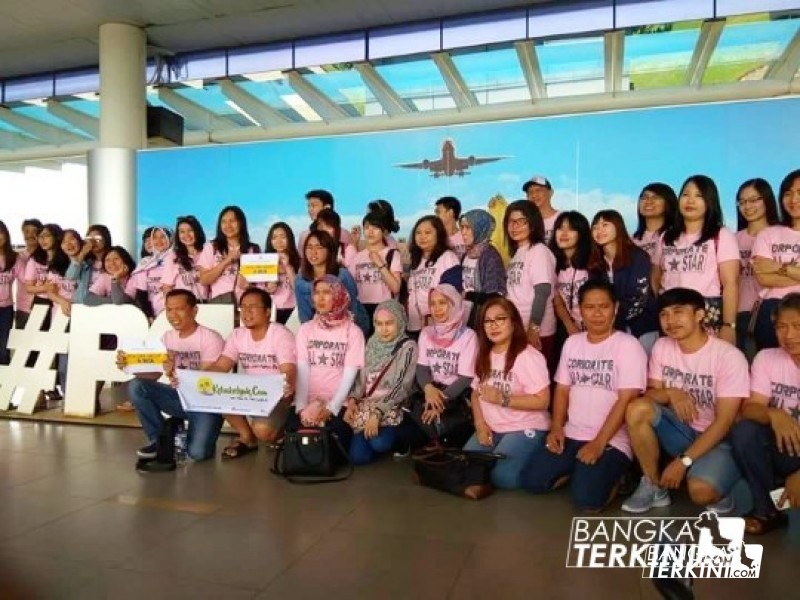 Staf Kantor Cabang Korporasi (KCK) Layanan operasional Bank BCA Jakarta, saat liburan ke Bangka Belitung bersama Kebabelyuk.com, Minggu (29/04/2018).