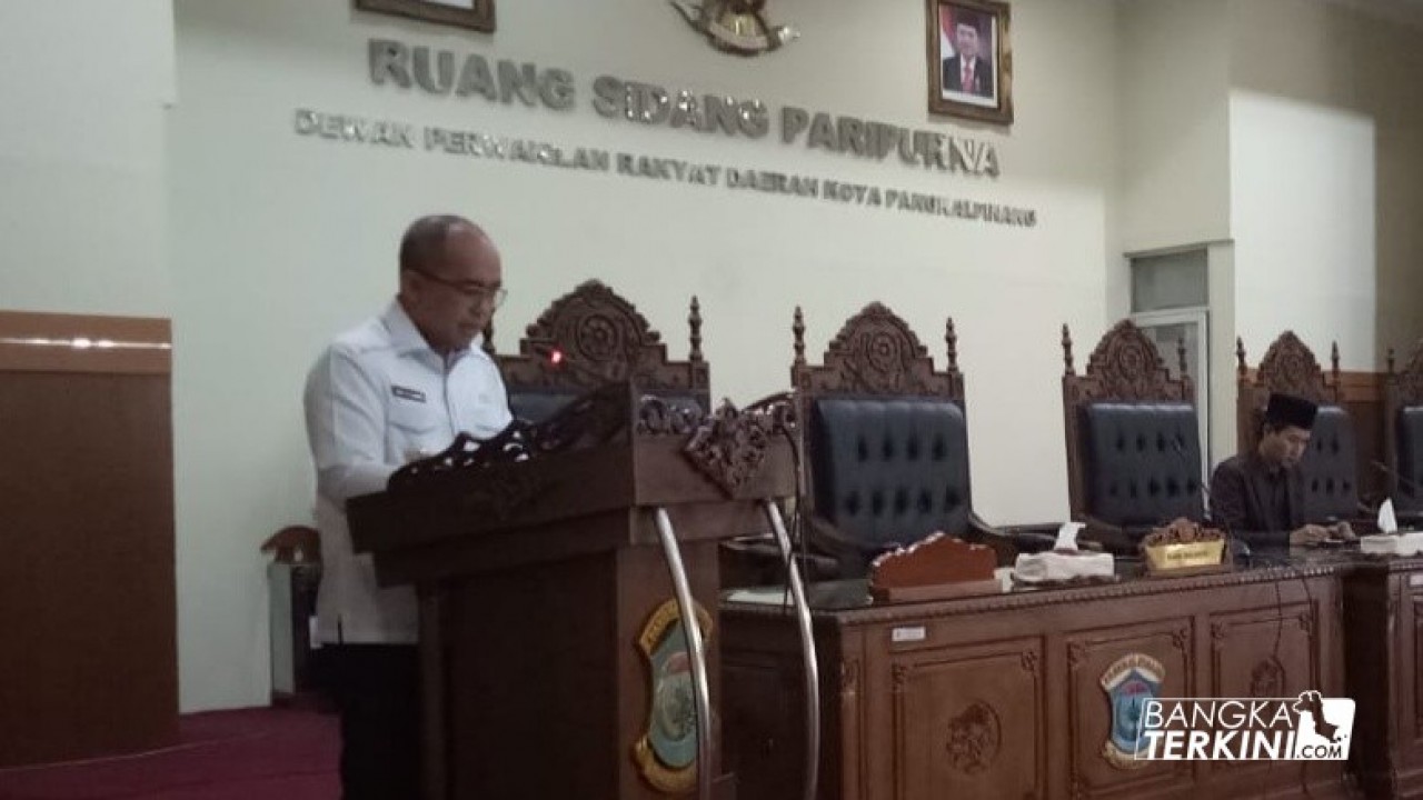 Walikota Pangkalpinang, Maulan Aklil saat Paripurna Keduapuluh Empat Masa Persidangan III dengan agenda acara Tanggapan Walikota Pangkalpinang atas pandangan umum Fraksi terhadap 3 Raperda, Rabu (22/05/2019).