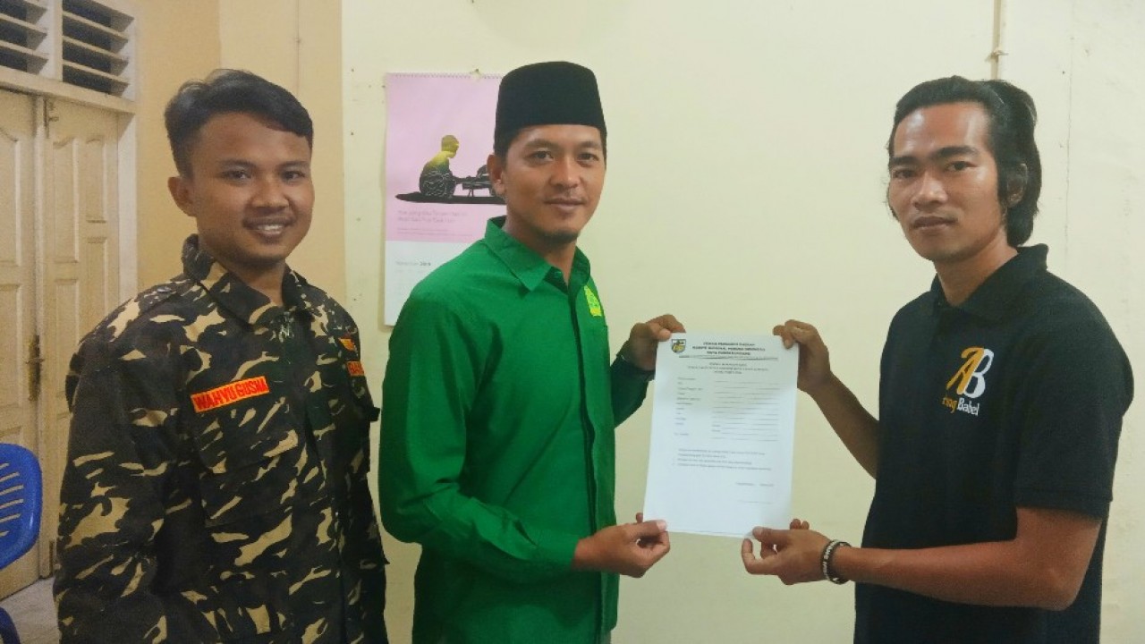 Pengambilan Formulir Calon Ketua KNPI Pangkalpinang oleh perwakilan Ansor diwakili Amru Novriadi, Selasa (17/03/2020) malam.