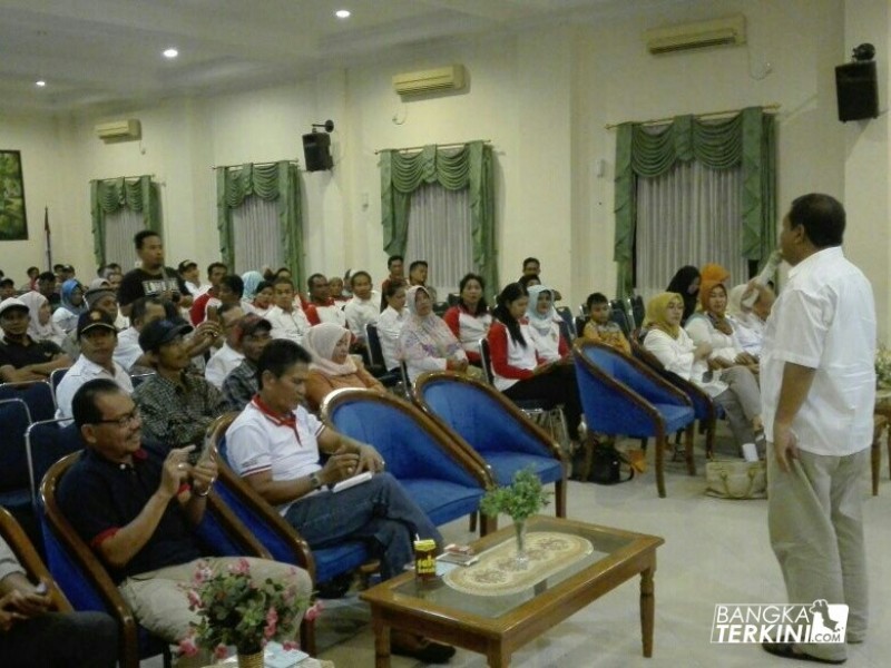 Udin-Edison saat sambutan kegiatan silaturahmi serta konsolidasi Partai Gerindra, di Aula Hotel Edotel Girimaya Rabu (31/01/2018) kemarin.