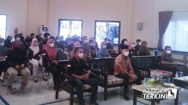 Kejaksaan Negeri (Kejari) Bangka Tengah,  hari ini menggelar kegiatan sosialisasi milenial sadar hukum dengan tema Bijak dalam bersosial media, bertempat di Aula Kejari Bateng, Kamis (25/03/2021).