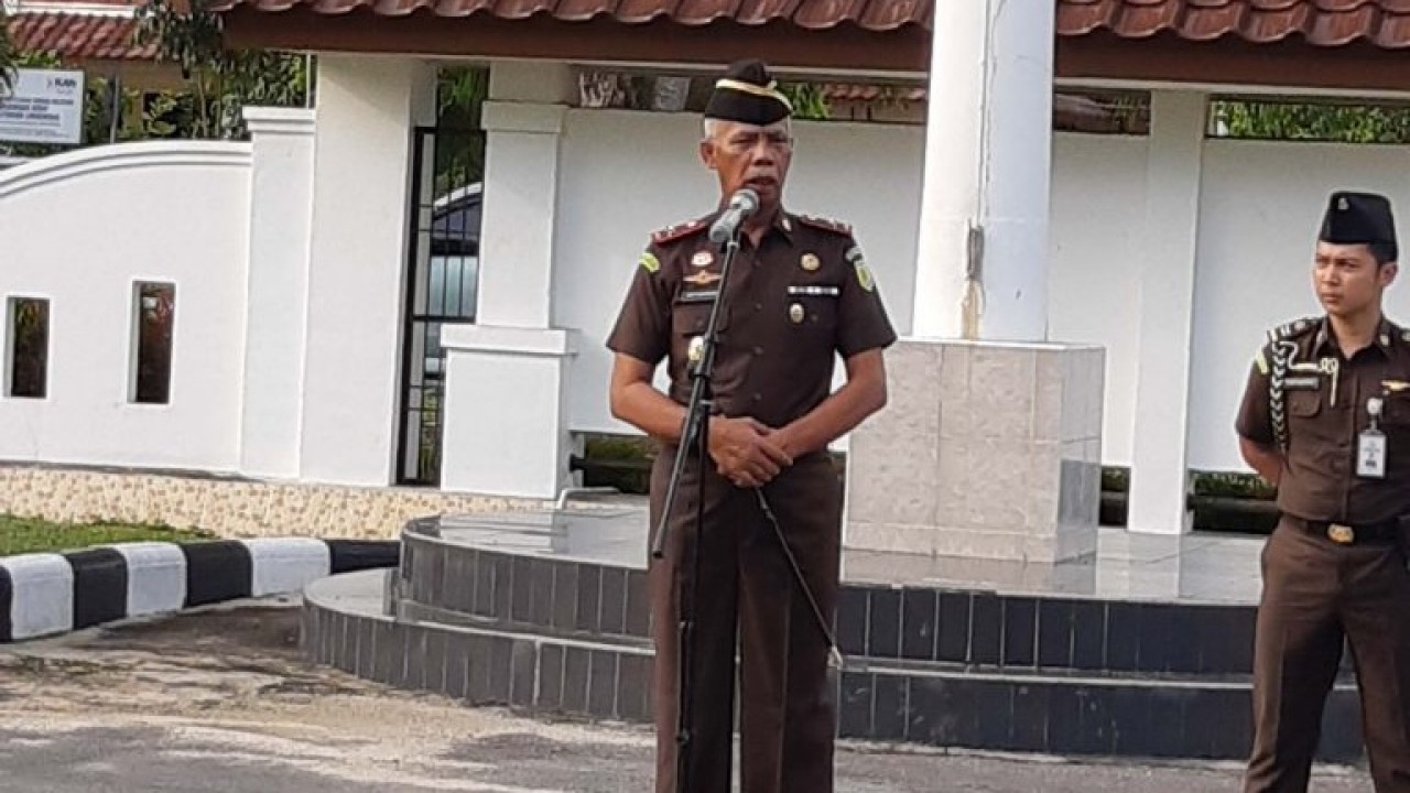 Kajati Babel, Aditya Warman SH,MH saat Apel Kerja, Senin (14/01/2019). (Foto : Roy)