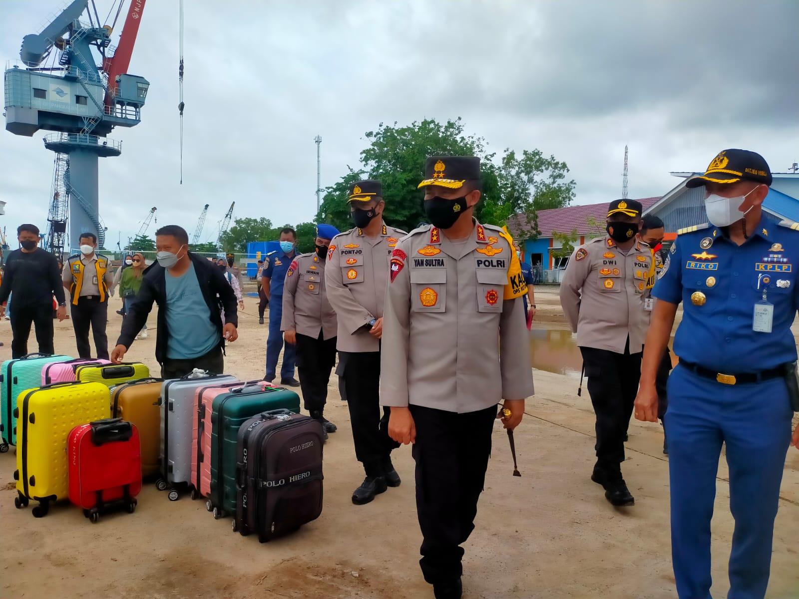 Kapolda Babel Tinjau Arus Balik Mudik Di Pelabuhan Penumpang Pangkalbalam