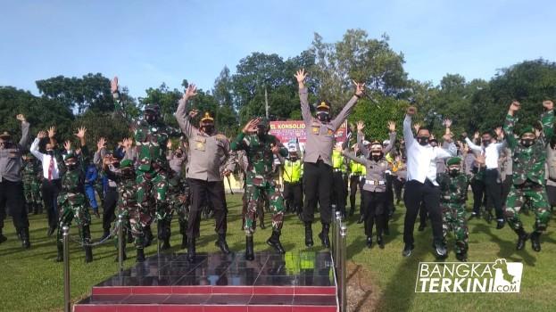 Kapolda Bangka Belitung IRJEN POL Anang Syarif Hidayat memimpin Apel Konsolidasi TNI - POLRI  yang di laksanakan di Halaman Mapolres Bangka Tengah, Jum'at, (07/01/2021).