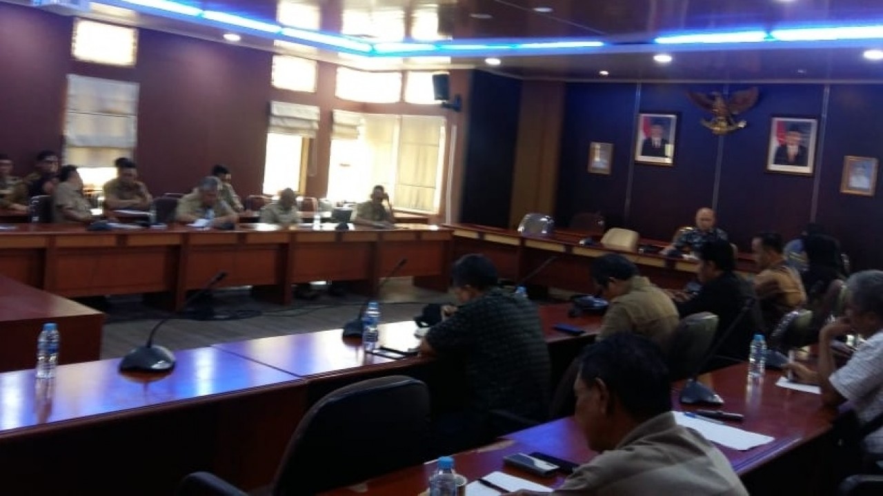 Rapat Banmus mengenai rencana kenaikan gaji honorer, di Ruang Banmus DPRD Babel, Selasa (30/04/2019).