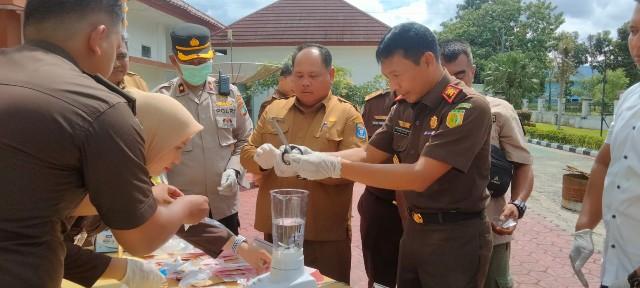 Kejaksaan Bangka Tengah Musnahkan Barang Bukti Perkara