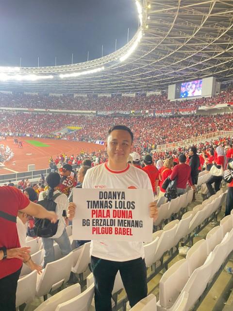 Ketum REAL BABEL Rama Efrizal Beri Pesan Doa Khusus untuk Erzaldi disela Pertandingan Indonesia vs Australia di GBK