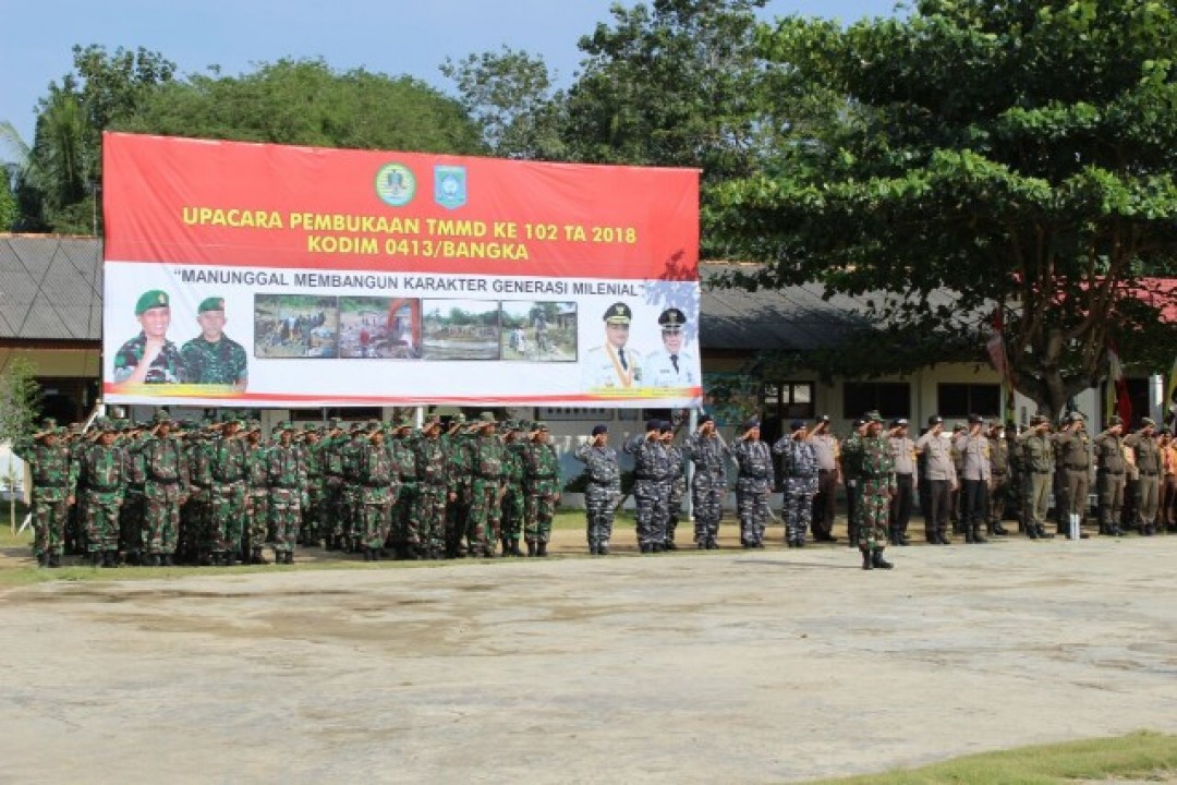 Tentara Manunggal Membangun Desa (TMMD) ke-102 berpusat di Desa Tanjungpura Kecamatan Sungai Selan Kabupaten Bangka Tengah, Selasa (10/07/2018). 