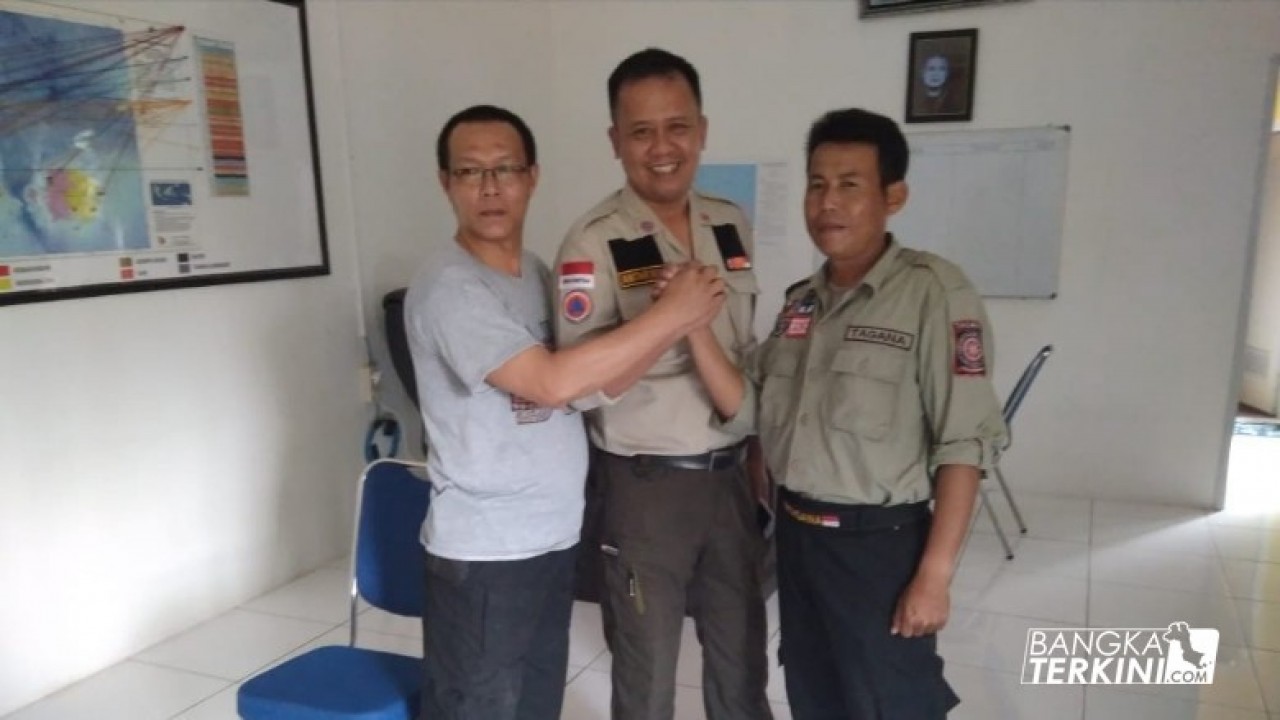 Kepala BPBD Babel, Mikron Antariksa foto bersama sebelum keberangkatan 3 orang ke Lombok hari ini, Selasa (04/09/2018).