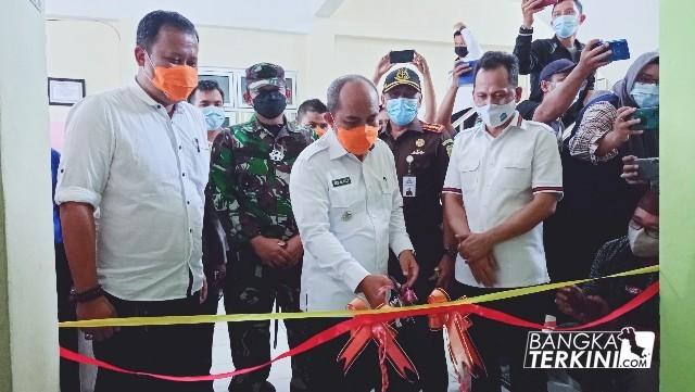 Maulan Aklil atau Molen Resmikan Laboratorium Biomolekuler UPTD Labkesda Pangkalpinang, Rabu (20/01/2021).