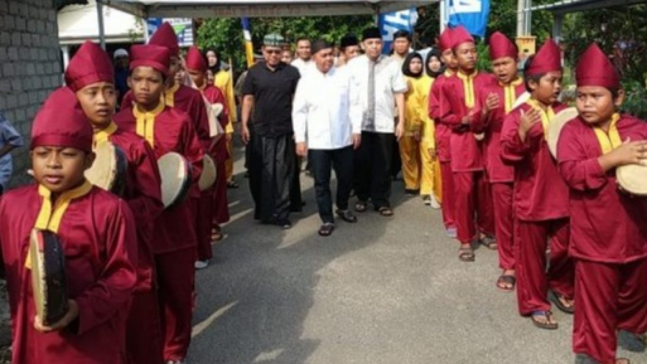 Walikota Pangkalpinang, Maulan Aklil menghadiri kegiatan tradisi 'Nganggung' perayaan 1 Muharram 1441 H, di Kelurahan Jembatan Gantung, Minggu (01/09/2019).