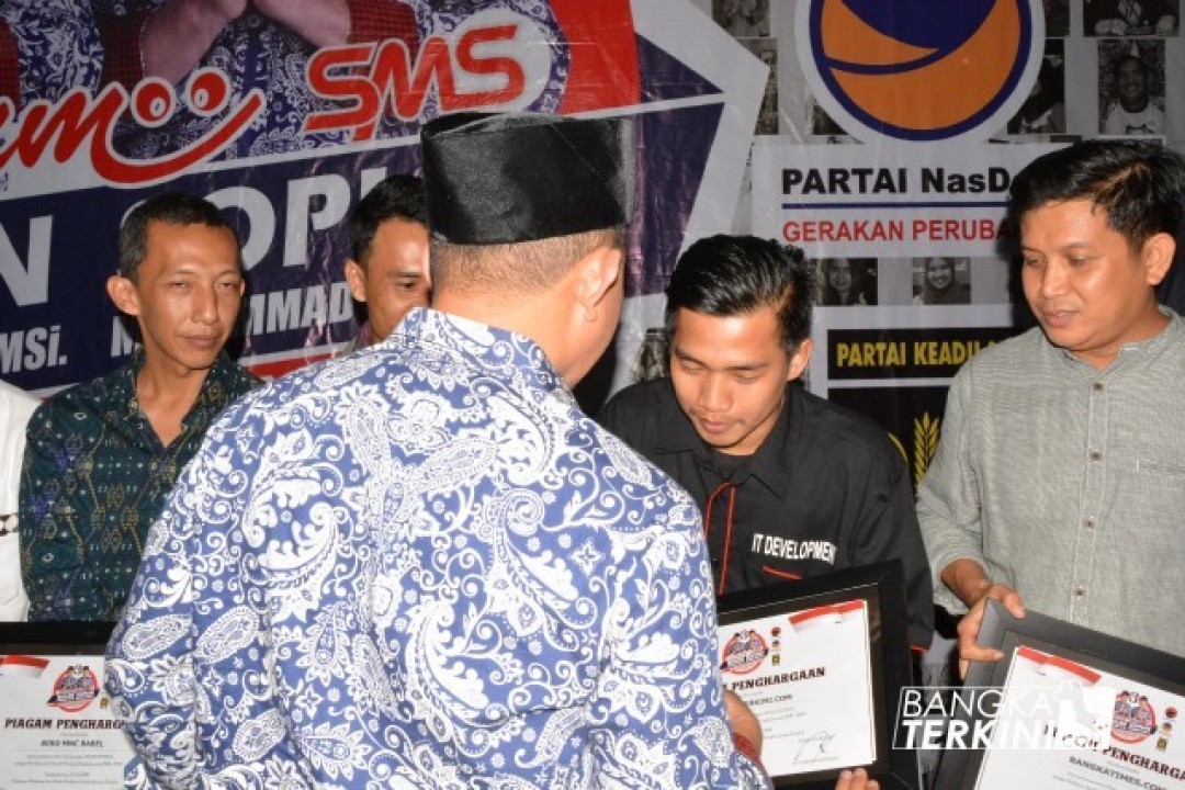 Molen-Sopian Walikota dan wakil Walikota Pangkalpinang terpilih periode 2018-2023, saat berikan penghargaan kepada media di Bangka City Hotel,Minggu (15/07/2018).