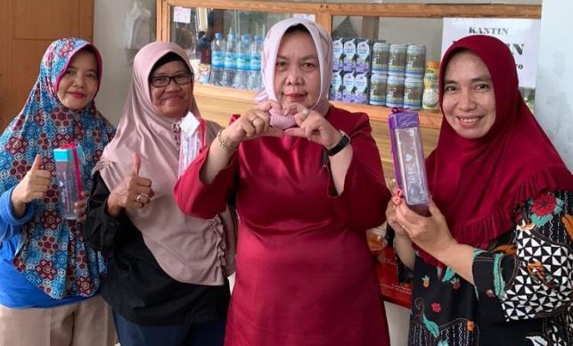 Momen Hari Ibu, Radmida Dawam Bagikan Hadiah Untuk Para Perempuan Hebat