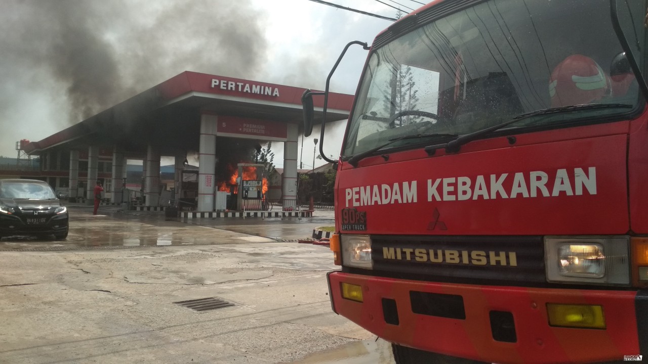 Pangkalpinang --- Terjadi Kebakaran hebat di SPBU Jl. Ahmad Yani Dalam, Jalan Baru Kota Pangkalpinang.