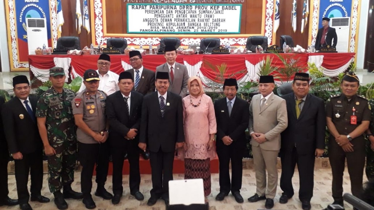 Rapat Paripurna peresmian dan pengucapan sumpah/janji Pengganti Antar Waktu (PAW) anggota DPRD Babel sisa masa jabatan 2014-2019 di pimpin Wakil Ketua DPRD Babel, Toni Purnama. Senin (25/03/2019).