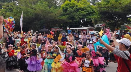 Pawai Karnaval Dimulai, PAUD se-Bangka Tengah Unjuk Kreativitas