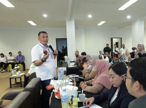 PANGKALPINANG, BANGKATERKINI – Pemerintah Kota Pangkalpinang melalui Dinas Koperasi, Perdagangan, dan UMKM menggelar pelatihan kewirausahaan bagi UMKM di Sun Hotel Kota Pangkalpinang, Rabu (2/10/2024).