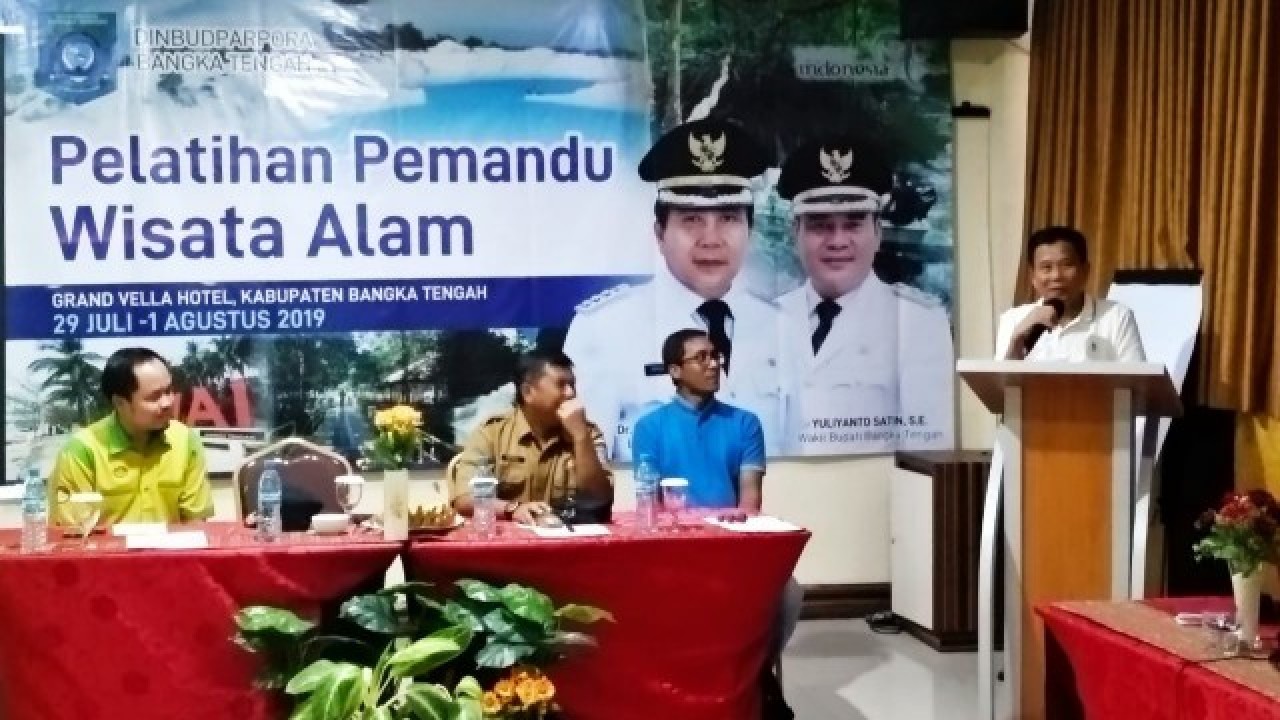 Sambutan Bupati Bangka Tengah, Ibnu Saleh, saat kegiatan Pelatihan Pemandu Wisata Alam oleh Dinbudparpora di Hotel Grand Vella, Pangkalan Baru, Bangka Tengah. Senin (29/07/2019).