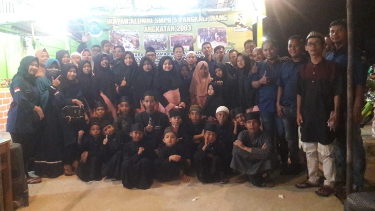 Ikatan alumni Sekolah Menengah Pertama Negeri Lima (SPAMA) angkatan Tahun 2003, gelar berbuka puasa bersama dan santuni dua panti asuhan, yang bertempat di Warung Danau Jodoh, Taman Mandara Kampung Rasau Kota Pangkalpinang, Sabtu (25/05/2019).