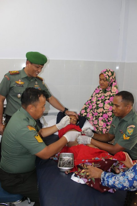 Berita Bangka --- Bangka Terkini --- Hari Juang Kartika ke 73, Korem 045/Garuda Jaya menggelar Bakti Sosial, di Rumah Sakit Bantuan DKT Pangkalpinang, Senin (10/12/2018).