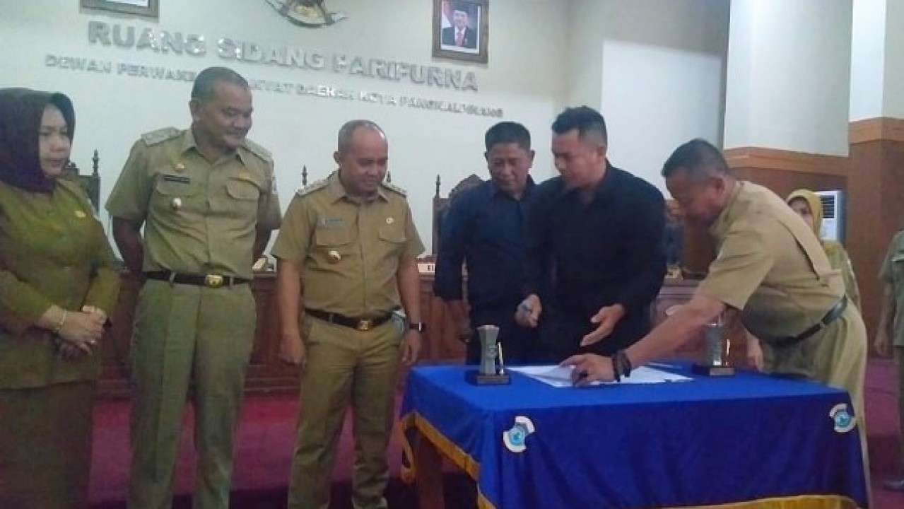 Rapat Paripurna atas keputusan DPRD terhadap Nota Keuangan dan Raperda tentang perubahan APBD TA 2019, di Ruang Rapat Paripurna DPRD Pangkalpinang, Senin (26/08/2019).