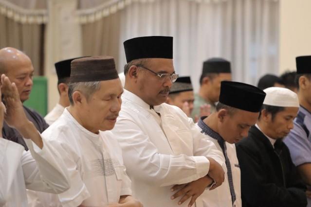 Pj Gubernur Safrizal Minta Para Kepala OPD Tarawih di Rumdin Gubernur Babel