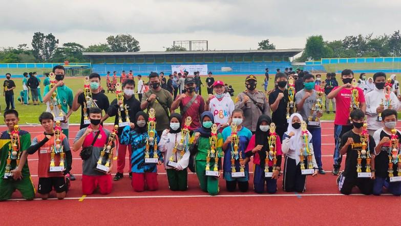 Penutupan POPDA Tingkat Kota Pangkalpinang 2020, di Stadion Depati Amir Pangkalpinang, Jum'at (09/10/2020).